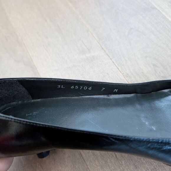 Stuart Weitzman/Kitten Heel Sz 7 - Picture 3 of 5